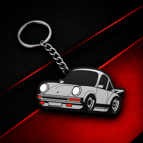 llavero deportivo clasico inspirado en un coche retro sobre fondo negro y rojo